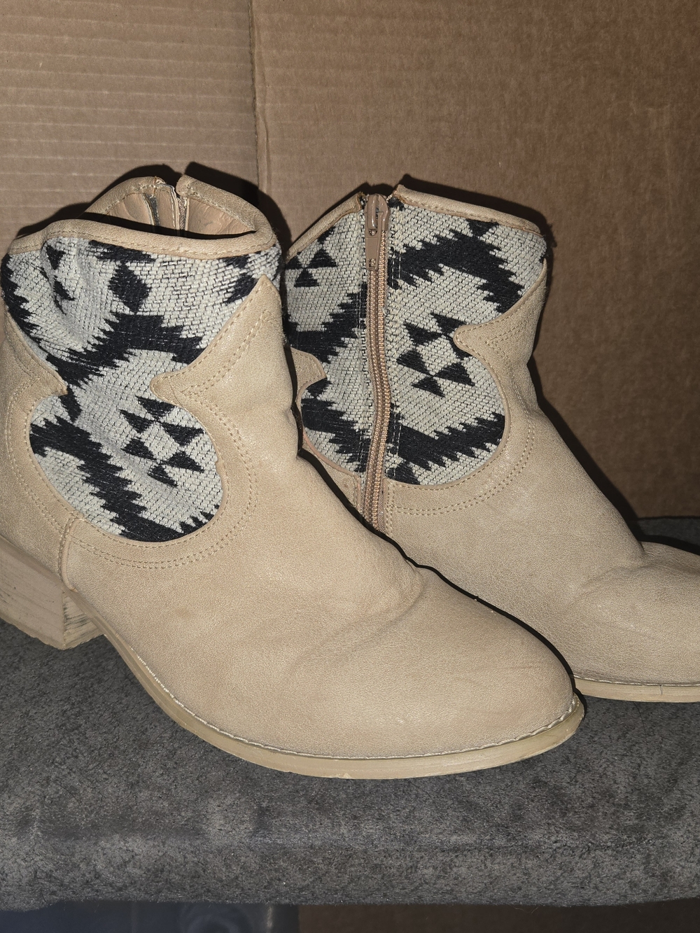 Francesca's Wallis Aztec Boho Ankle Booties Boots Size 8.5 Beige Cream